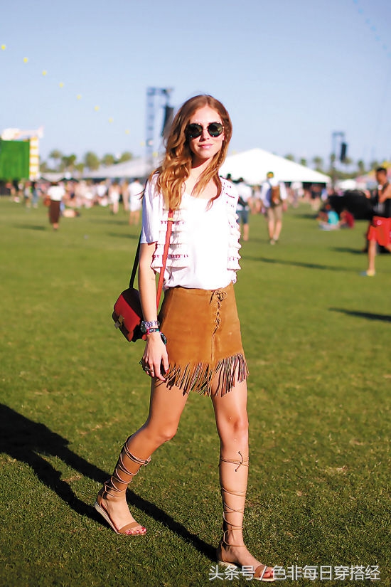 摩登凉鞋外穿复古,什么凉鞋穿得舒适百搭又好看