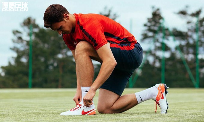 nike足球鞋最新配色,nikeid定制有什么鞋