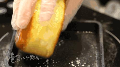 净往自己脸上贴金的冰激凌，还挺红