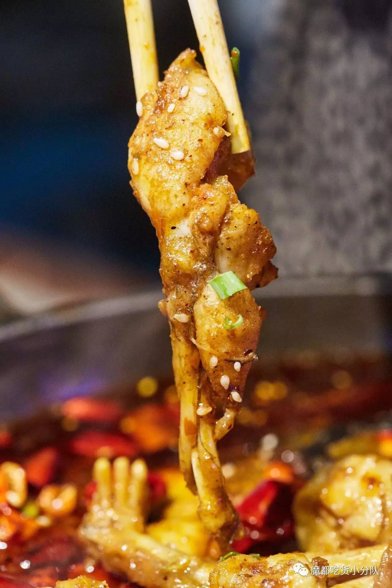 美蛙鱼头有多好吃,美蛙鱼头火锅怎么吃