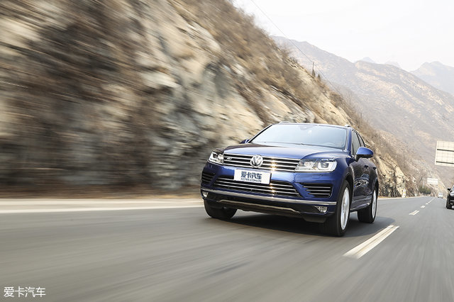 大众途锐对比沃尔沃xc90,大众途锐越野测试xc90