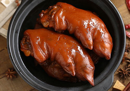 吃猪皮可以美容？这是一场美丽的误会：不仅没用，吃多了还容易发胖