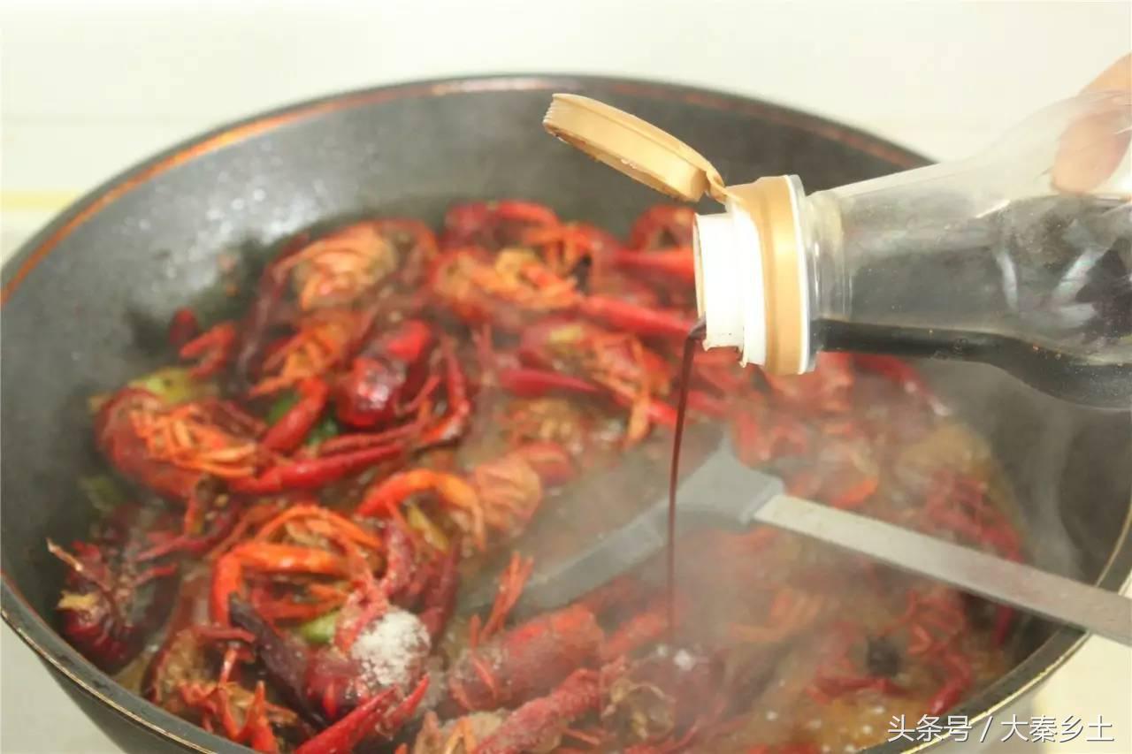 又到了一年一度的小龙虾盛宴了大家如何在家吃到小龙虾？西安这条街美食秒杀回民街统统吃一遍才过瘾？