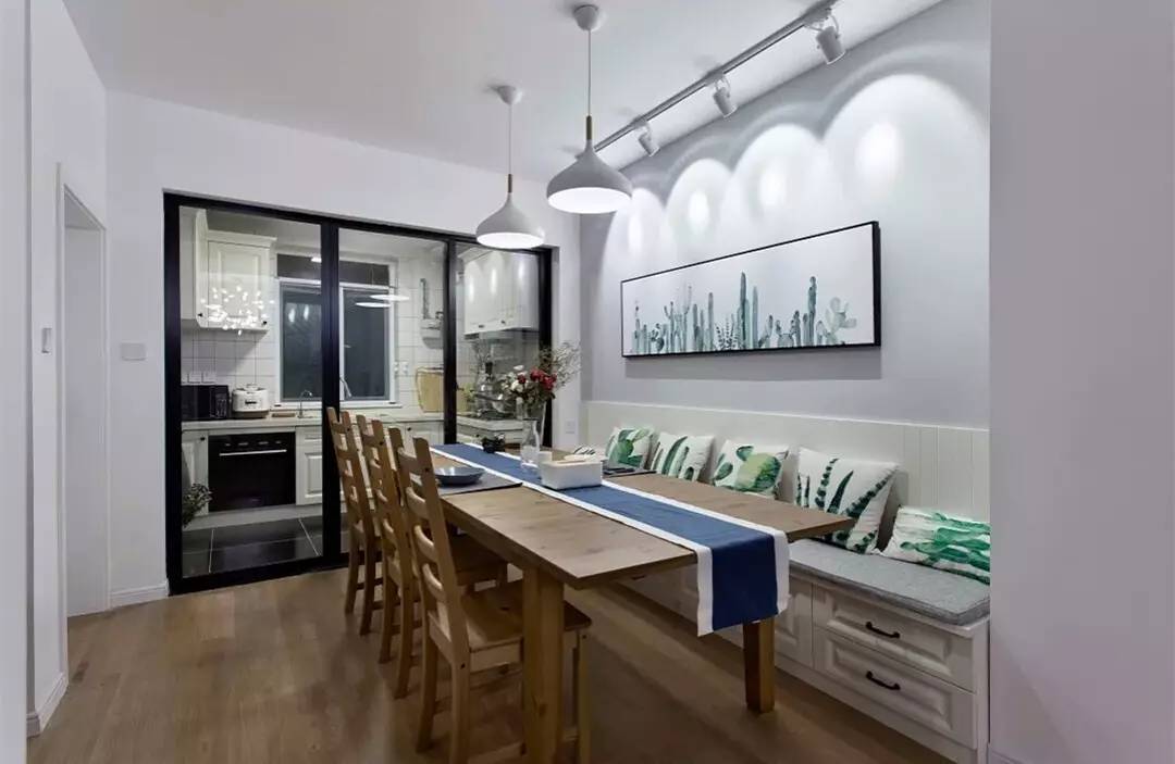 餐桌上盖一条布实用吗,为什么餐桌上要铺一块布