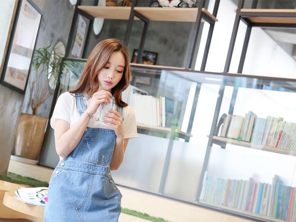 孙允珠灰色牛仔包臀裙搭配,孙允珠橙色露背绑带裙