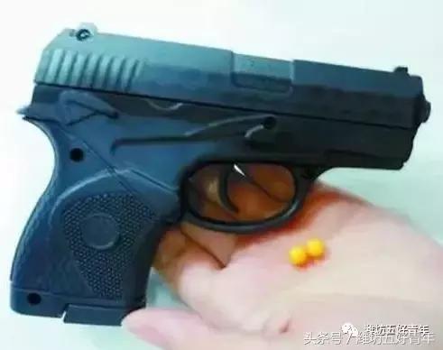 小时候玩的硬塑料子弹手枪,小时候玩的五款手枪
