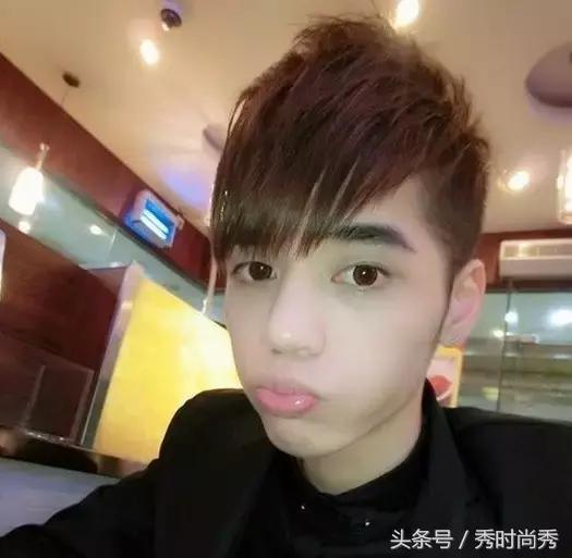 尖下巴男生适合什么短发,尖下巴的男生适合什么发型设计