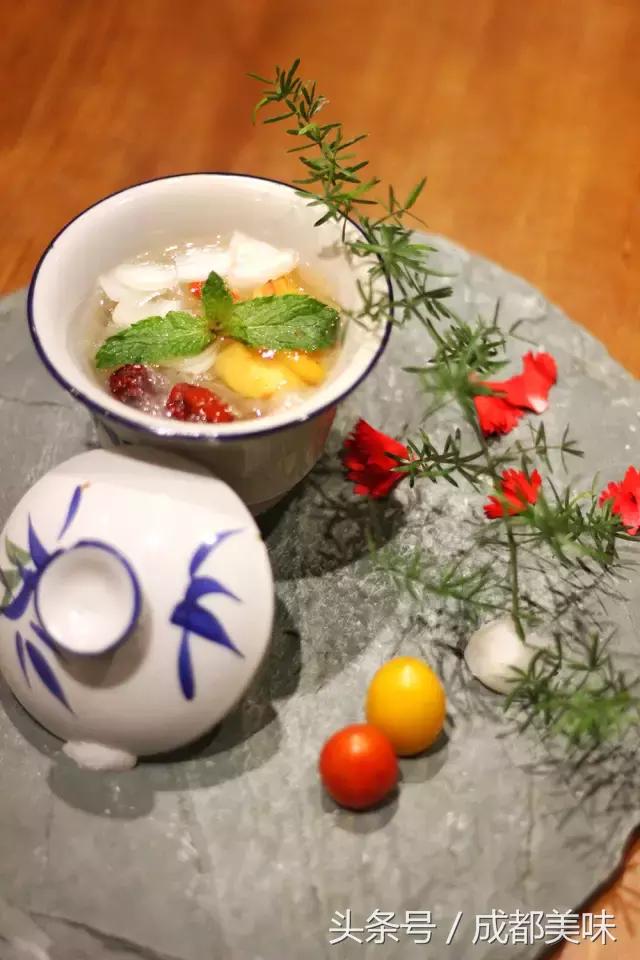 硬是歪得起飞！这家店包含四季，还扬言要吞吐万物！