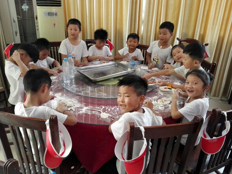 幼儿园毕业班夏令营活动,幼儿园大班毕业夏令营走进小学