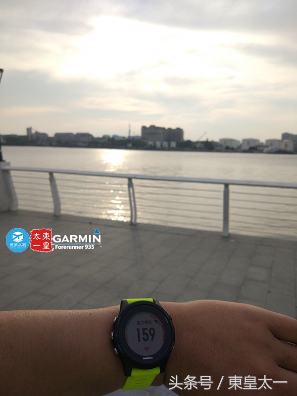 续航能力超长的运动手表,佳明935与watch4