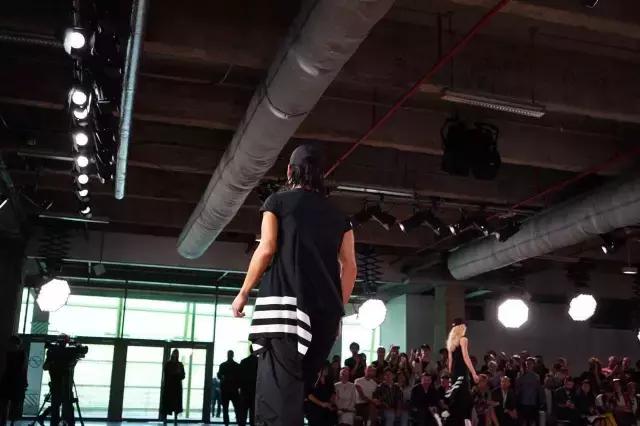 vetements摆烂短袖,vetements新款bomber