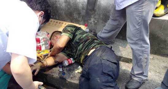 故事:假冒蚊香为了效果掺进六六粉剂,万幸的是竟然把小偷毒晕了