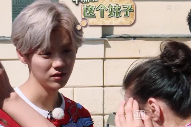 鹿晗热巴互相公主抱视频,热巴与鹿晗温馨逗小孩