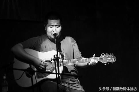 三星s8自带的akg耳机怎么样,三星s8与s8轻奢