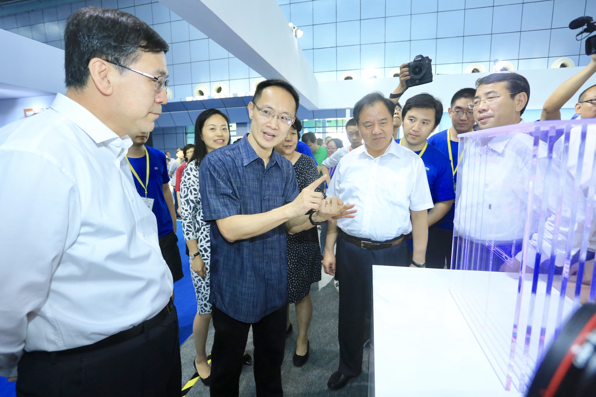 小米6经常死机跟电池有关吗,央视小米死机