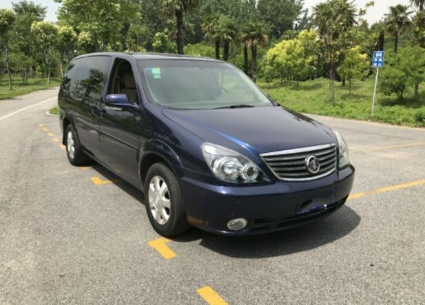 开了十年的别克gl8多少钱,花3-4万买辆五菱宏光mini值得吗