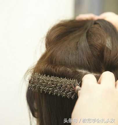 不会编发这样扎简单清新日常发型,妈妈民国风编发发型显年轻