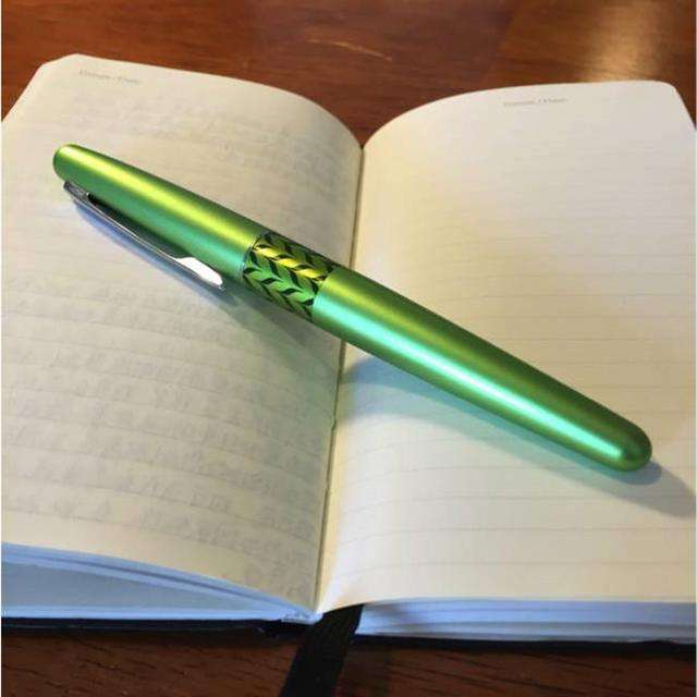 一支钢笔练字,一支温润如玉的钢笔