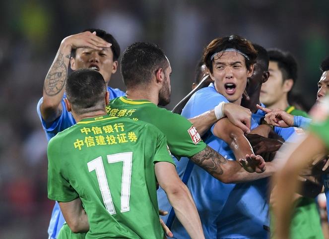 国安伊尔马兹和苏宁李昂,伊尔马兹打李昂完整视频