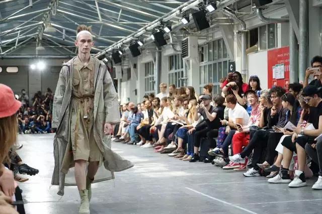 vetements摆烂短袖,vetements新款bomber