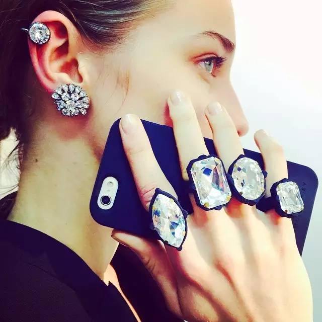 苹果呸来了|我把手机弄那么好看，就是为了这装逼一刻