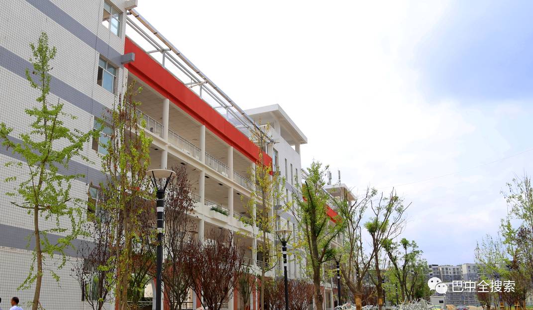 巴中市高级中学2018级二班,巴中市高级中学有几个特级教师