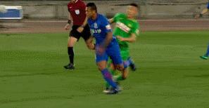 中超-京沪战如武打片口角飞铲+围裁判+担架
