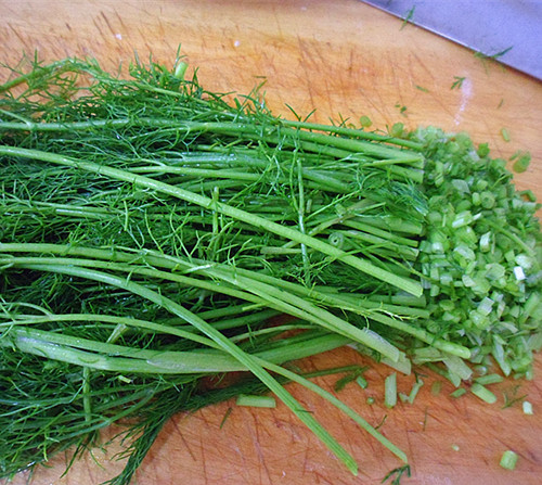 韭菜鸡蛋小茴香馅菜盒,茴香馅饺子好吃还是韭菜馅的好吃