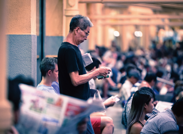 香港丨我们拍了24张香港，从中看到了困顿、欲望和爱