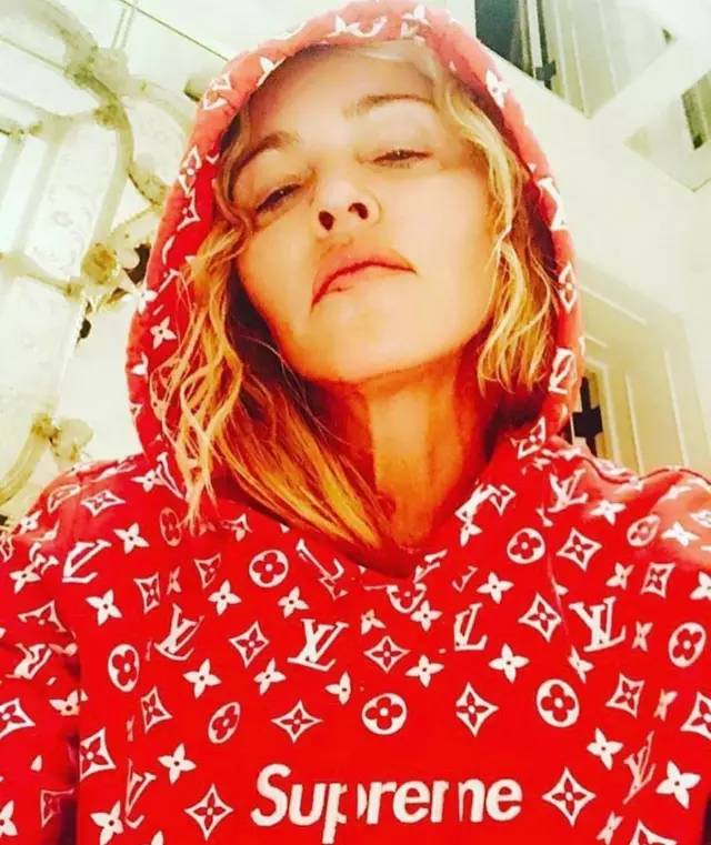 一件帽衫多少钱合适,2017supremelv联名卫衣