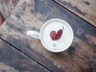 过期的酸奶别扔做甜甜圈,过期酸奶别扔7个地方可以用到