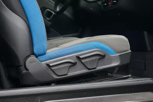 宝马i3新老款对比,宝马i3第一款现在还值得入手吗