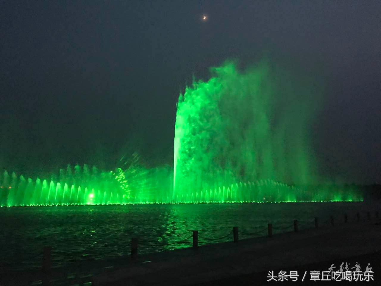 绣源河刷屏“联合国”朋友圈——山大学子夜看山大魅力后花园