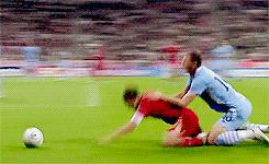 足球场上的搞笑进球,足球场上的经典搞笑瞬间又来了