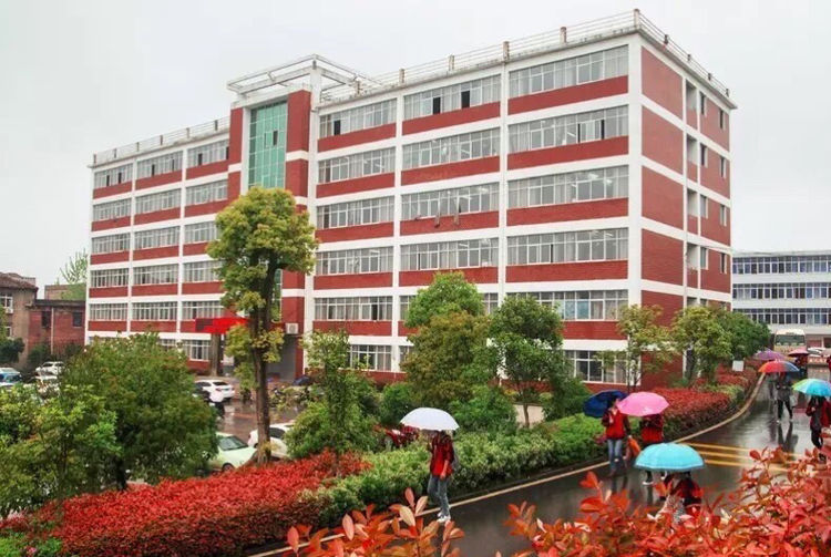 关于上栗中学,江西省上栗中学