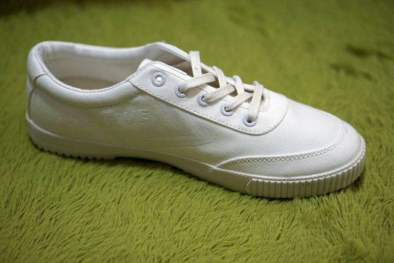 飞跃的小白鞋测评,飞跃国产高帮小白鞋