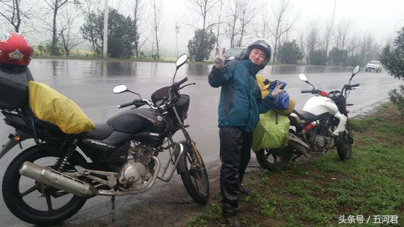 骑着雅马哈踏板摩托车周游世界,骑雅马哈天剑125回家