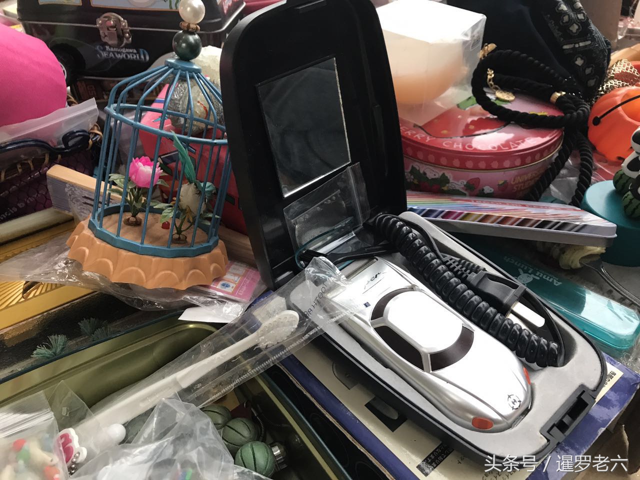 车型的刮胡刀真有趣、乳胶枕70元一个！泰国旧货的玉镯子您给估估价？