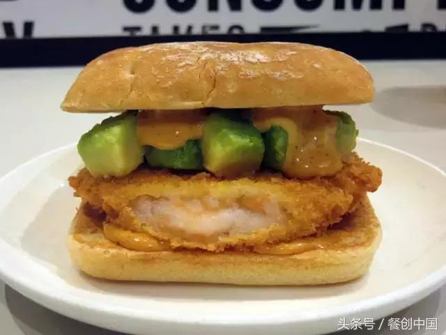 草木绿、工业风、无纸化点餐、小龙虾配朝日啤酒怎么潮怎么上