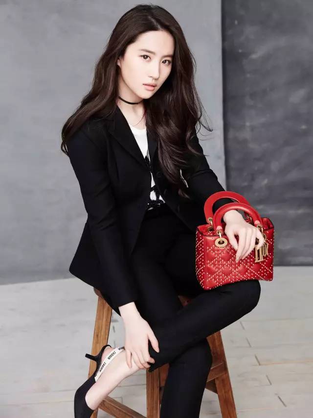 2018最火的4双鞋穿上时髦一整年,全网最火的十双鞋