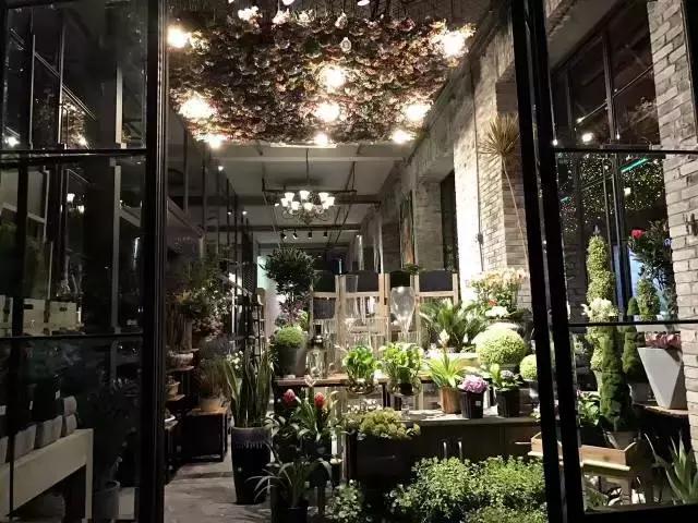 开个小型花店成本大概多少钱,开一家花店需要投资多少钱呢