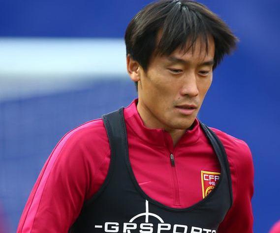 中国足球队队长杜威,前国脚杜威老婆