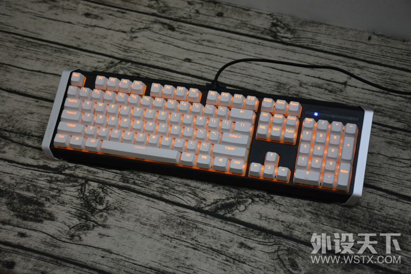 这才是游戏手机该有什么样的样子,微星宙斯盾钛3主机