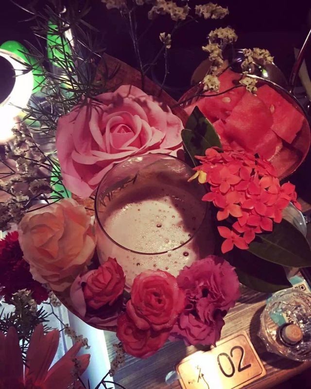 酒吧喝洋酒的好处,去酒吧为什么要排队