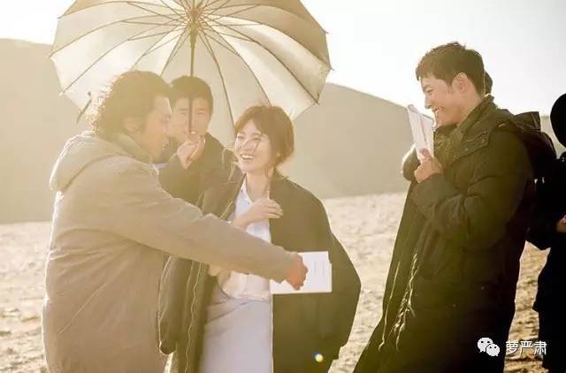 宋仲基宋慧乔白天揽腰秀甜蜜,宋仲基宋慧乔甜蜜太阳后裔