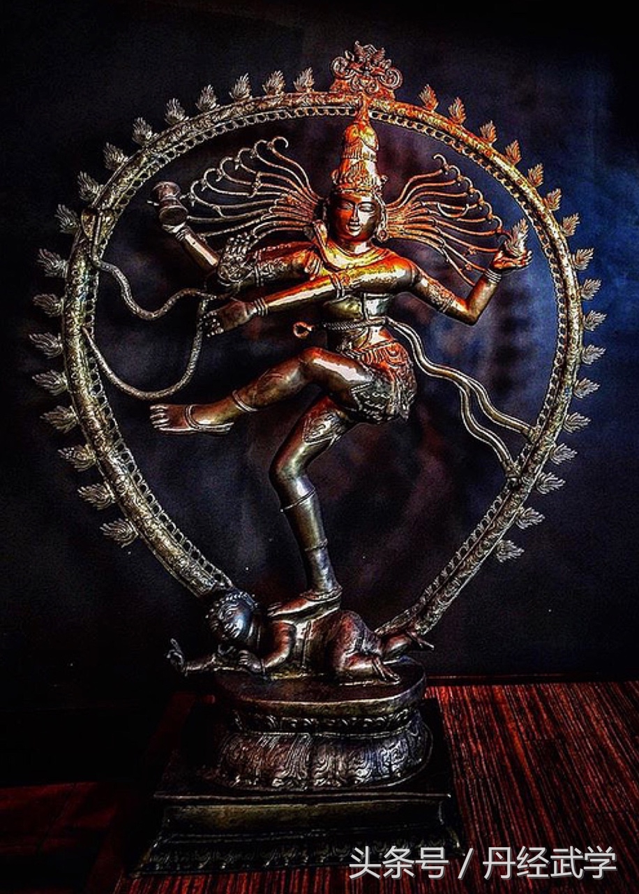 印度主神湿婆创造了瑜伽体式,印度瑜伽之光