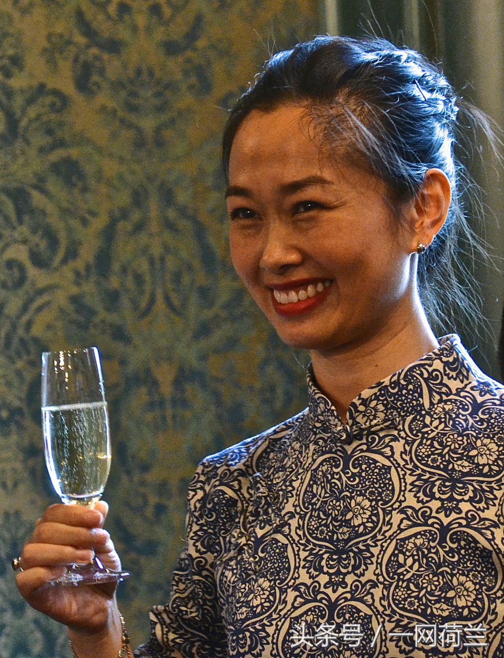 让世界发现中国的美卢浮宫,让世界看到中国的美中国服饰