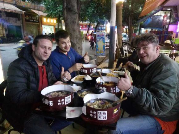 这个夏天还能撸串吗?十二道锋味的铁板快餐悄然来也