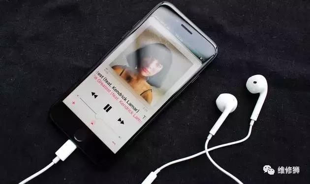 苹果手机自己换后盖导致反复重启,iphone6后盖弯曲怎么办