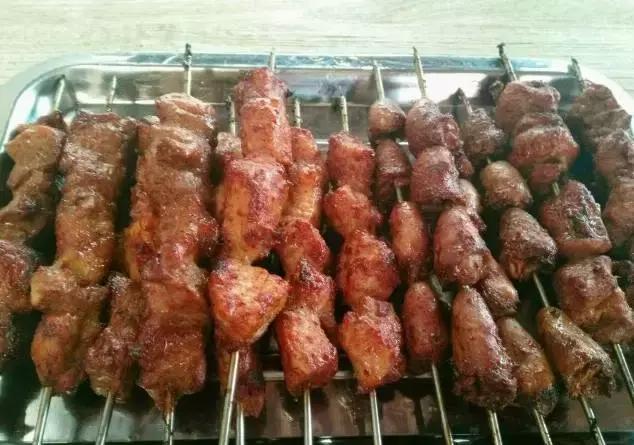 青岛美食探店台东撸小串,青岛撸串哪家好吃